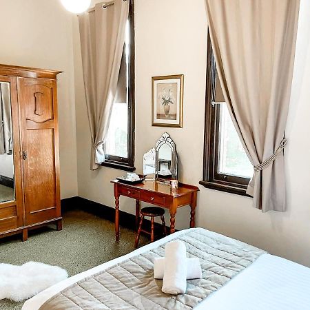 Neath Hotel Eksteriør billede