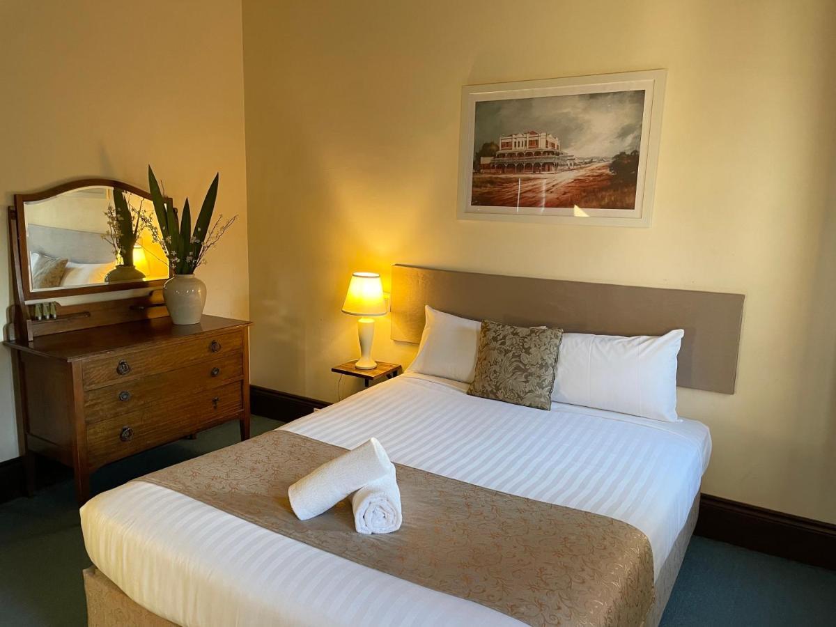 Neath Hotel Eksteriør billede