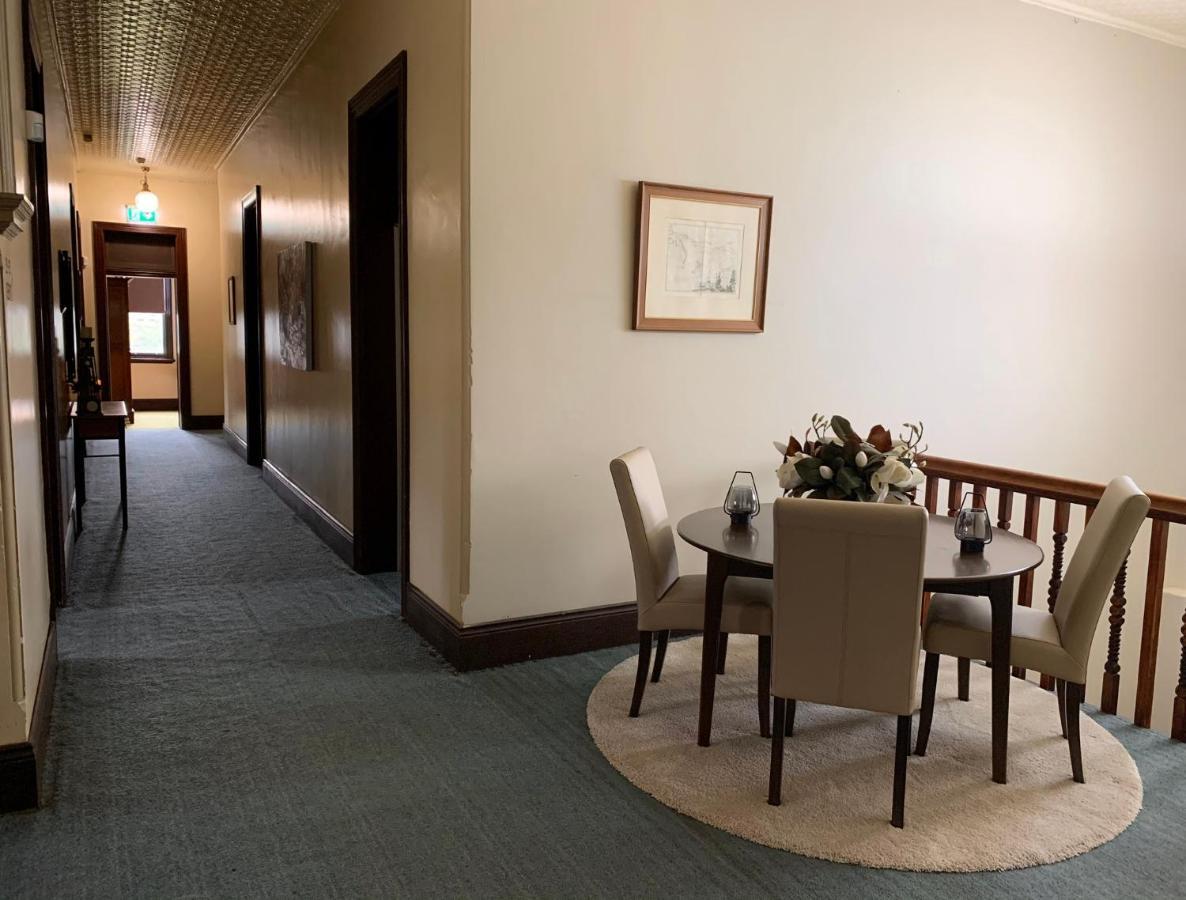 Neath Hotel Eksteriør billede