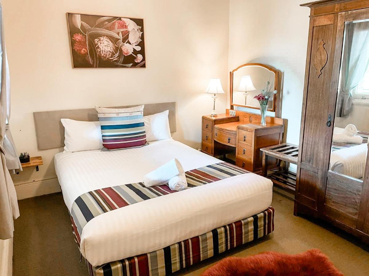 Neath Hotel Eksteriør billede