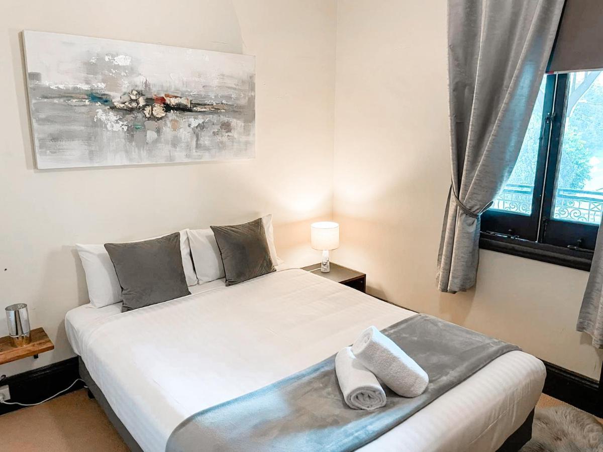 Neath Hotel Eksteriør billede