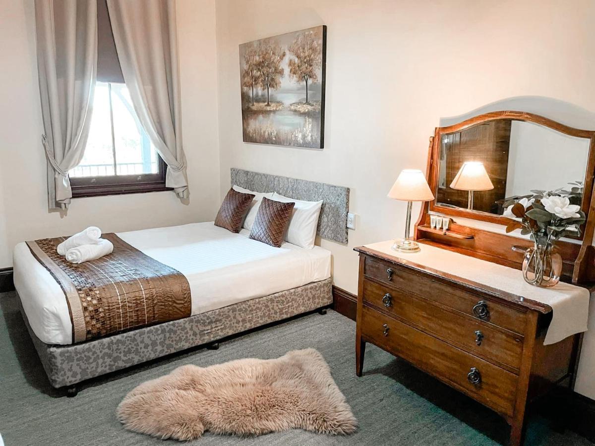 Neath Hotel Eksteriør billede