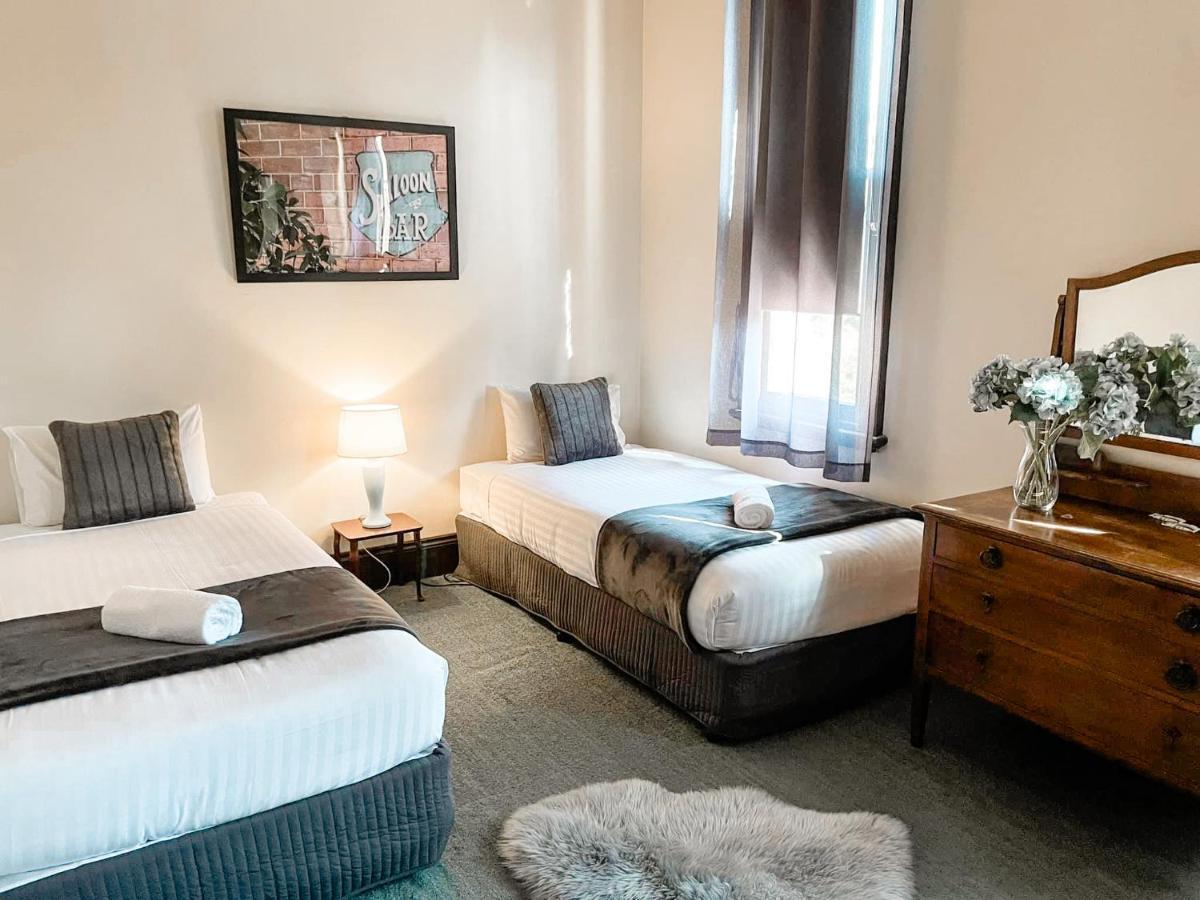 Neath Hotel Eksteriør billede