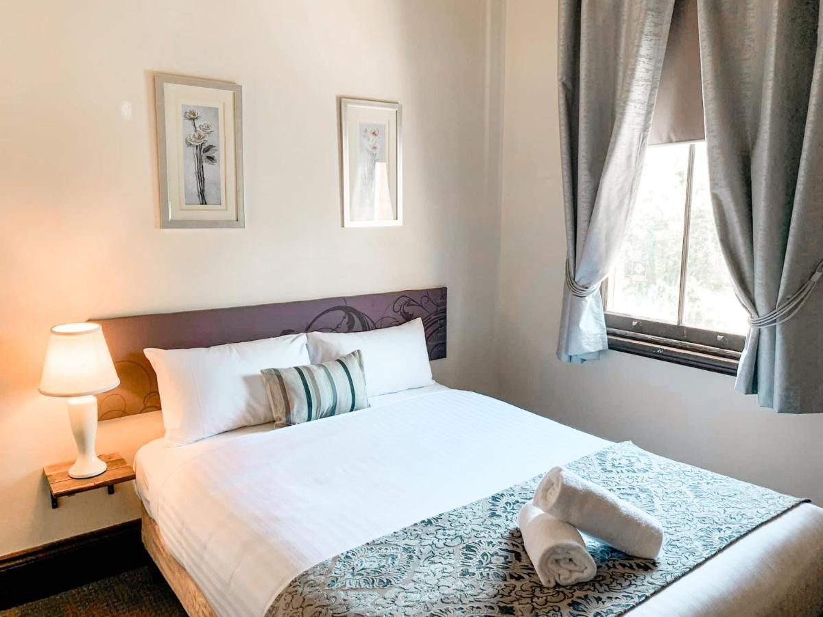Neath Hotel Eksteriør billede
