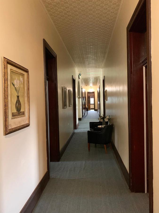Neath Hotel Eksteriør billede